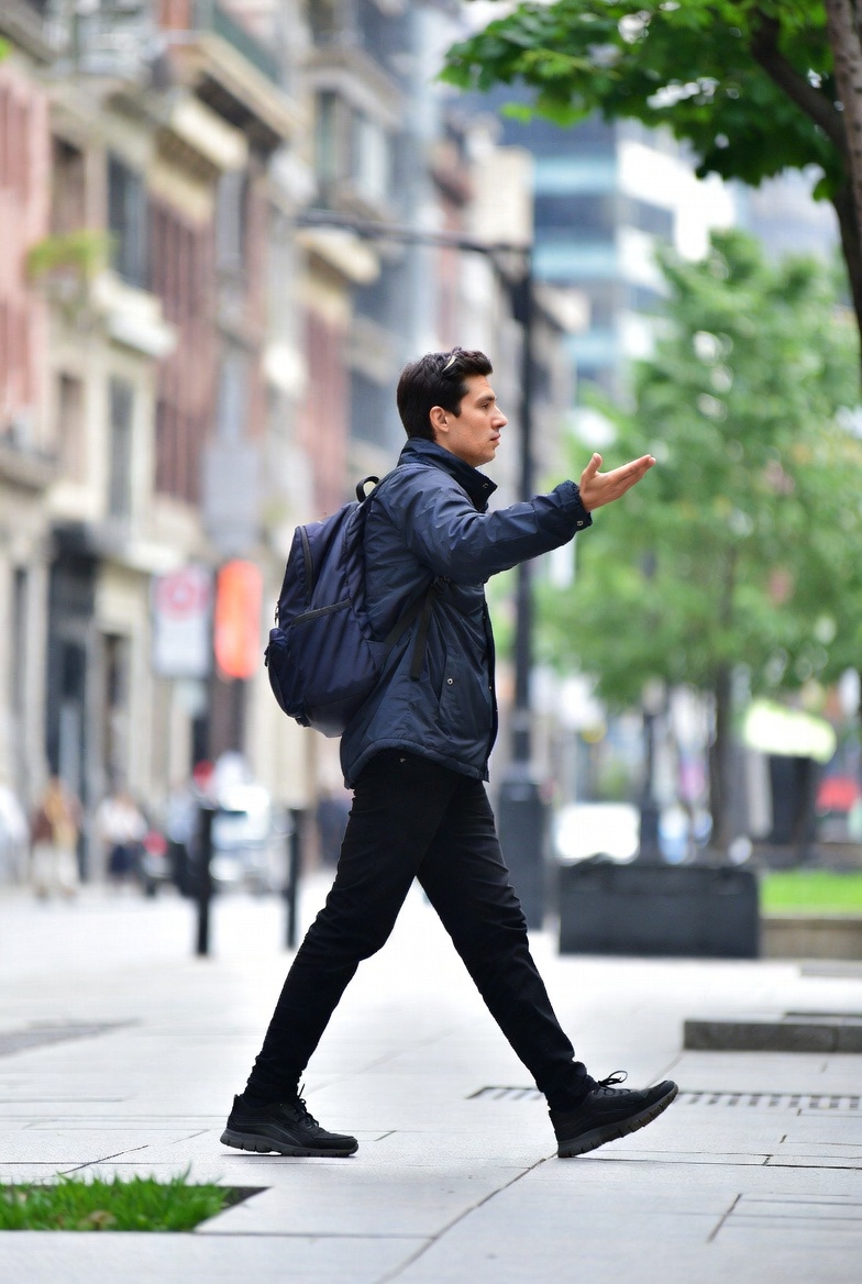 Melangkah Sambil Menyapa Pikiran Sendiri